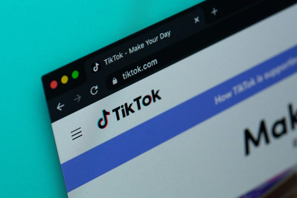 TikTokのおすすめに表示される仕組み